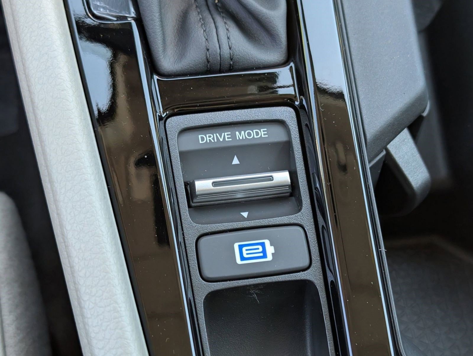 2025 Honda Accord Hybrid EX-L - Photo 23