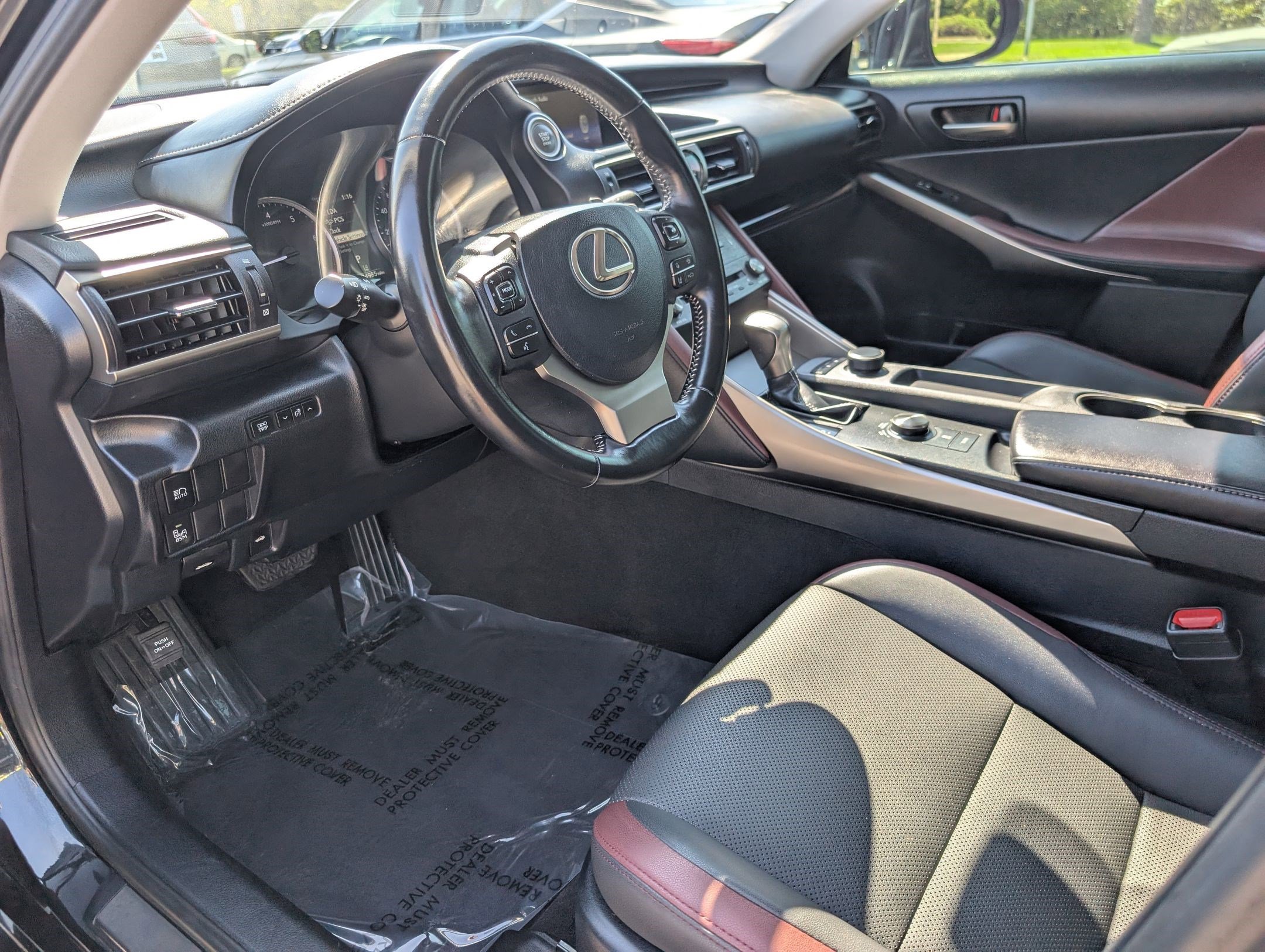2020 Lexus IS 300 photo 4