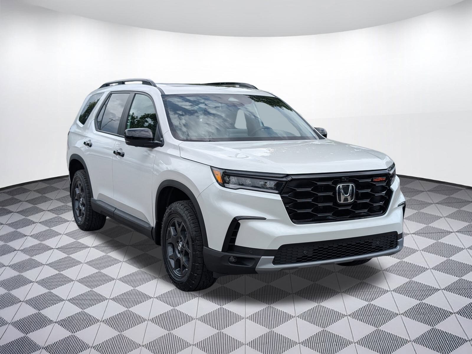 2025 Honda Pilot TrailSport photo 2