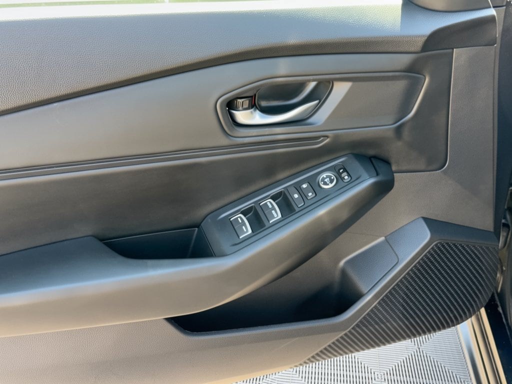 2025 Honda Accord SE - Photo 14