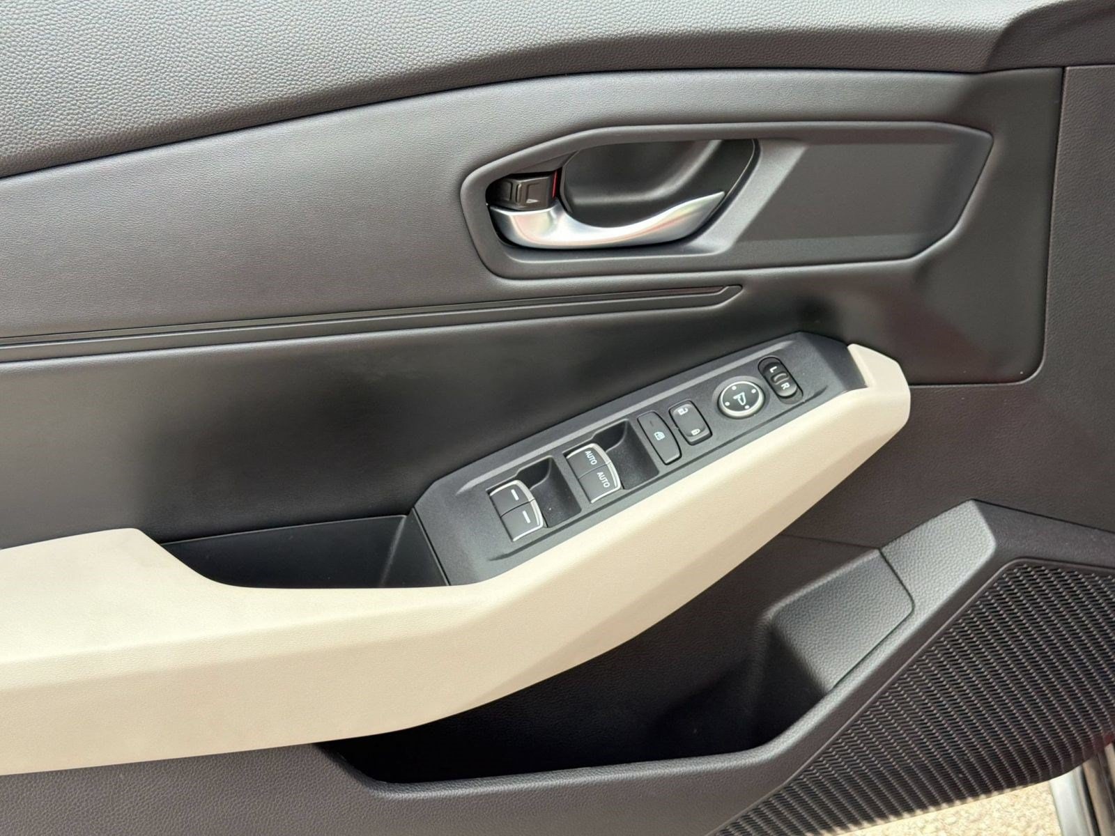 2025 Honda Accord SE - Photo 14