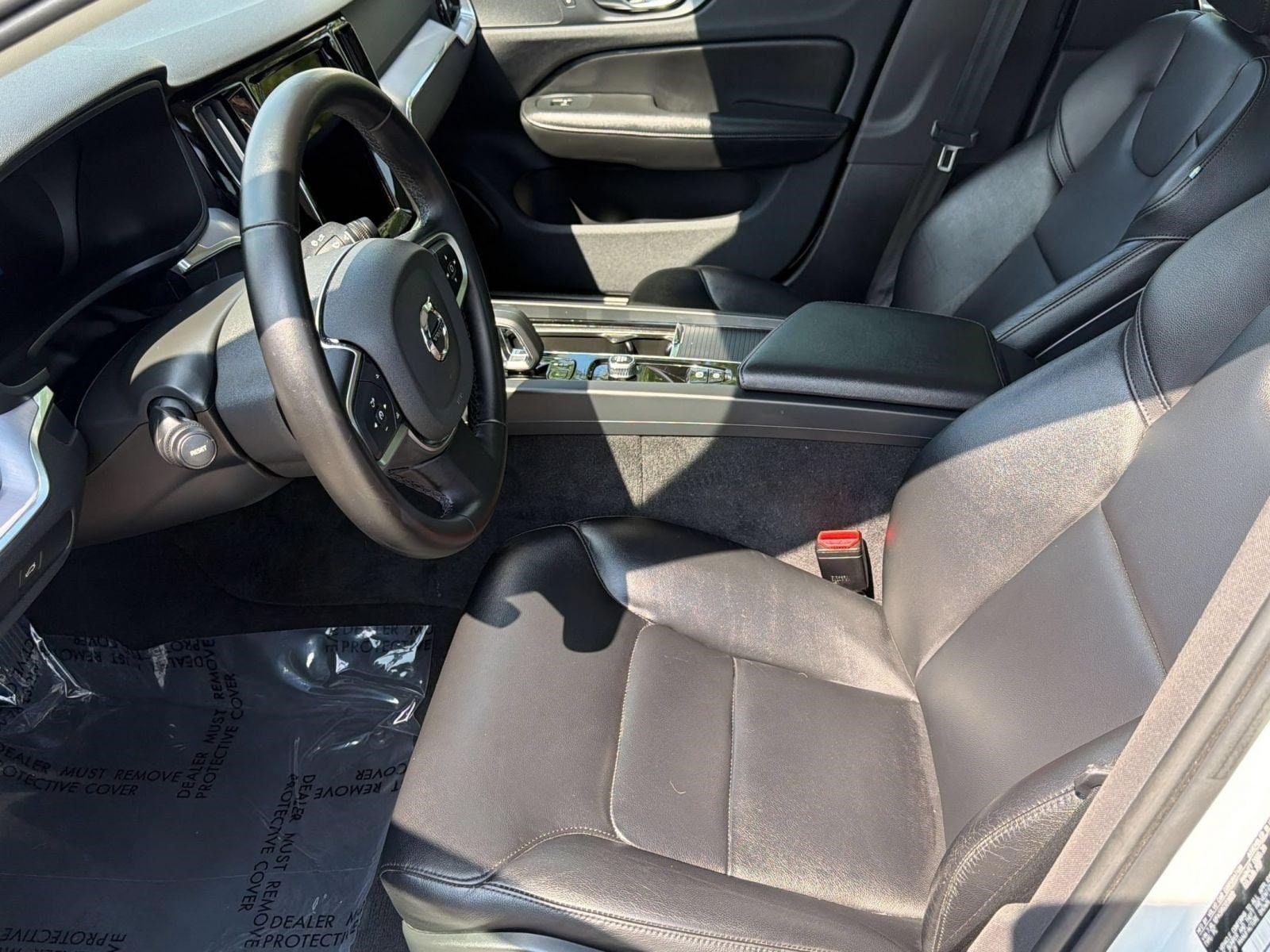 S60 Core Dark Theme Sedan