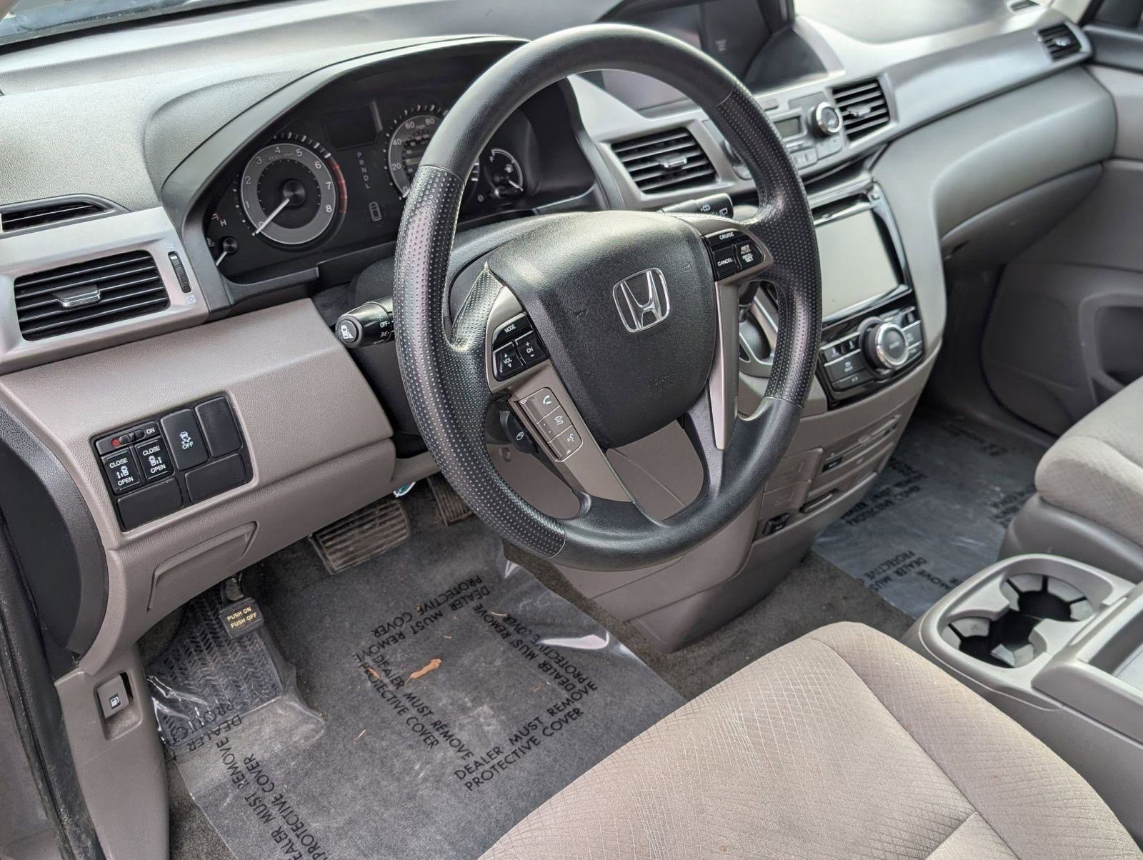 2016 Honda Odyssey SE photo 4