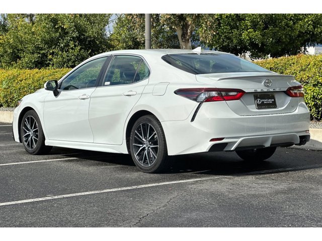 2022 Toyota Camry SE photo 3