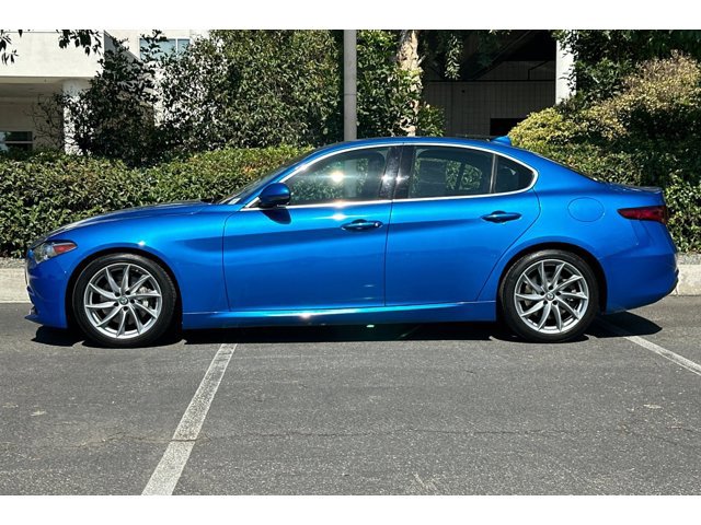 2019 Alfa Romeo Giulia photo 2