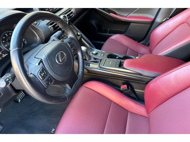 2021 Lexus IS 300 photo 4