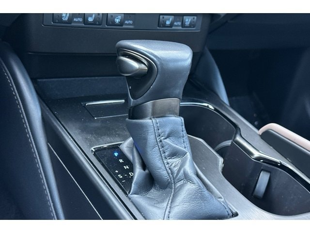 2025 Lexus ES Hybrid 300h - Photo 18