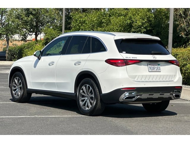 2023 Mercedes-Benz GLC 300 photo 2