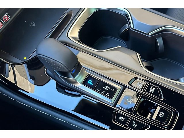 2026 Lexus NX PHEV 450h+ - Photo 17