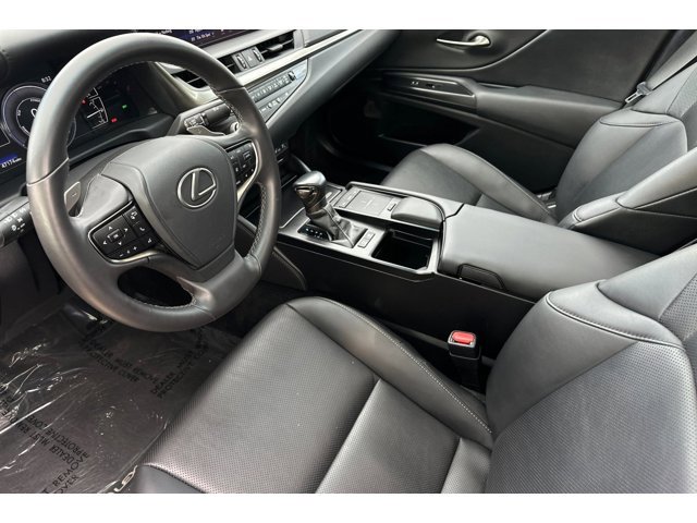 2021 Lexus ES 300h photo 4