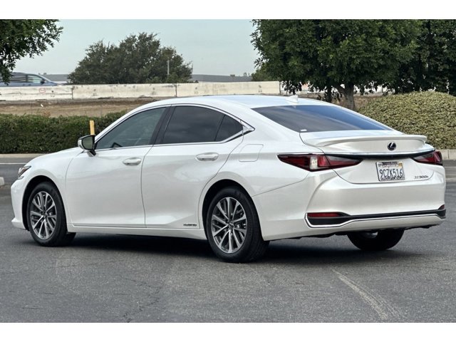 2022 Lexus ES 300h photo 3