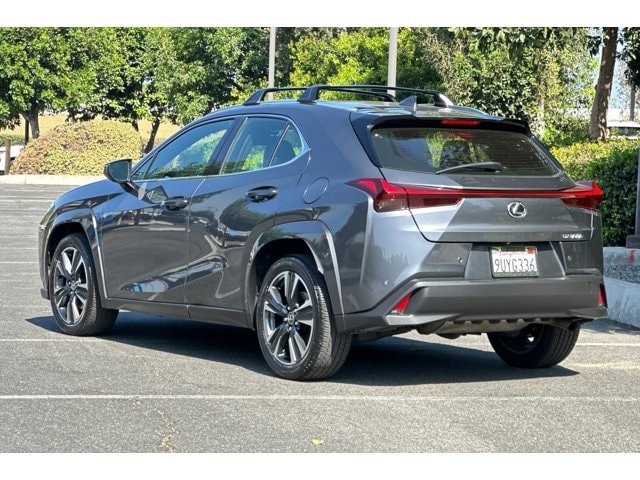 UX 300h Premium SUV