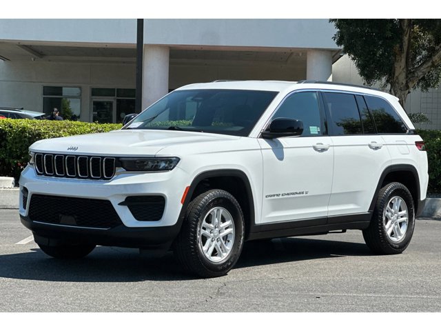 2024 Jeep Grand Cherokee Laredo photo 3