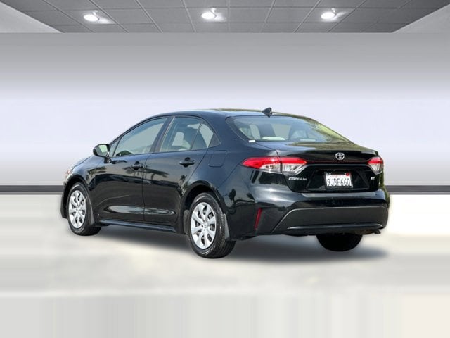 2022 Toyota Corolla LE photo 2