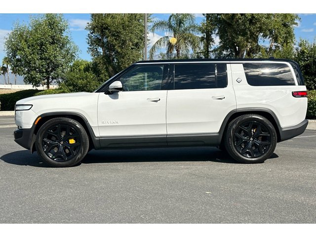 2022 Rivian R1S Launch Edition photo 2
