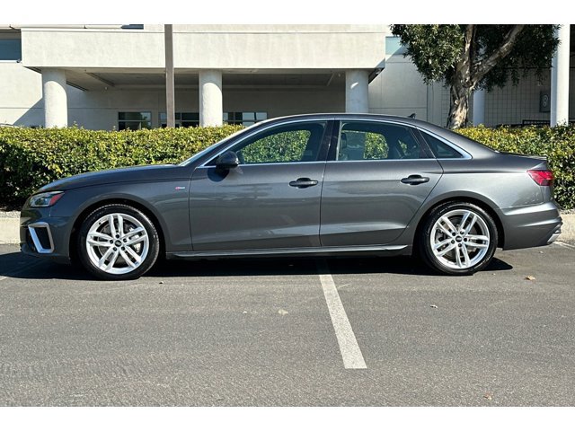 2023 Audi A4 S line Quattro Premium Plus photo 2
