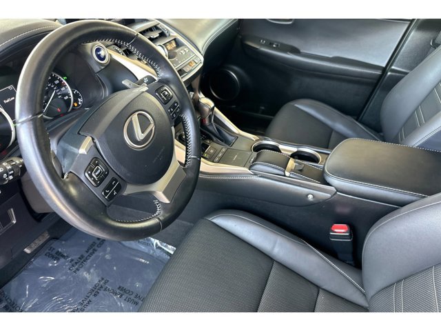 2019 Lexus NX 300h Luxury photo 4