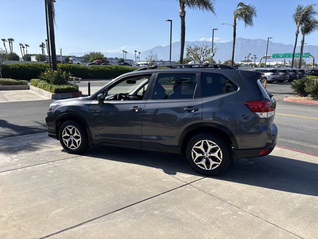 2021 Subaru Forester Premium photo 3