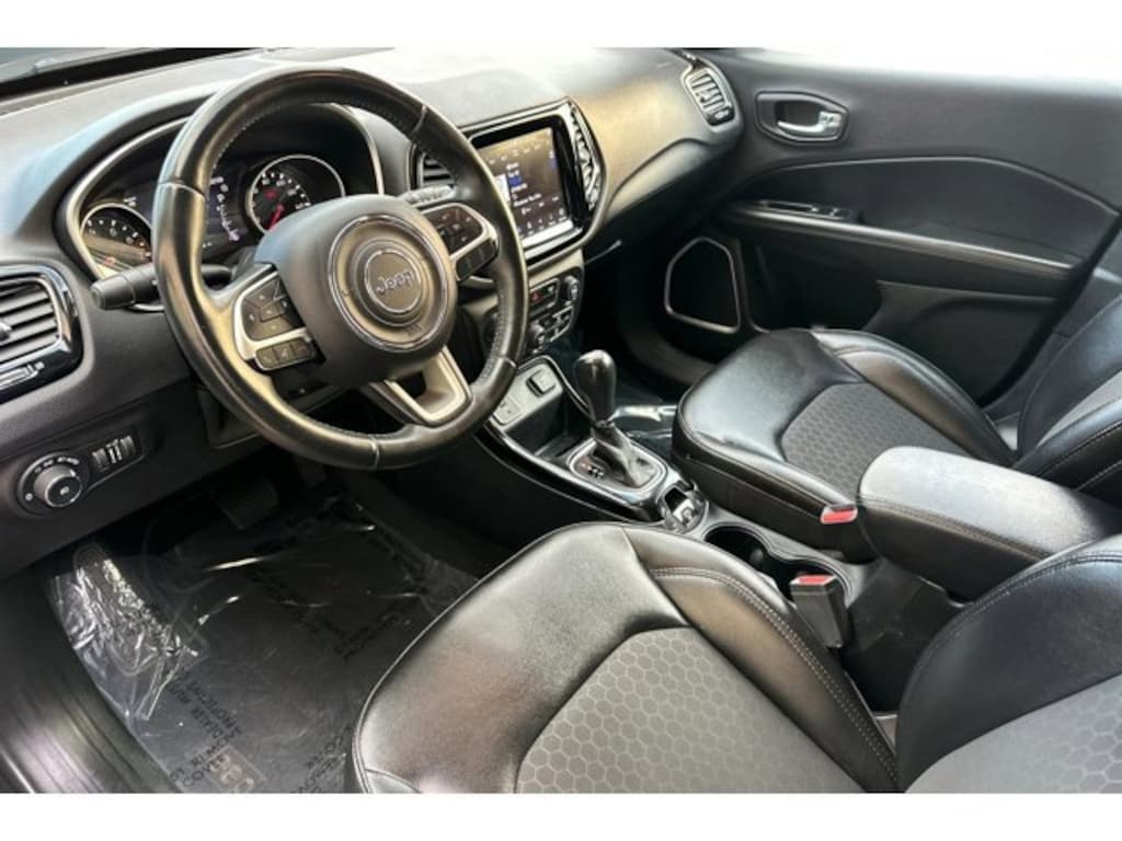 Used 2018 Jeep Compass Latitude FWD SUV