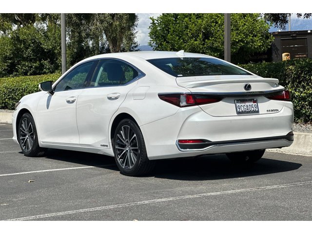 2022 Lexus ES 300h photo 3