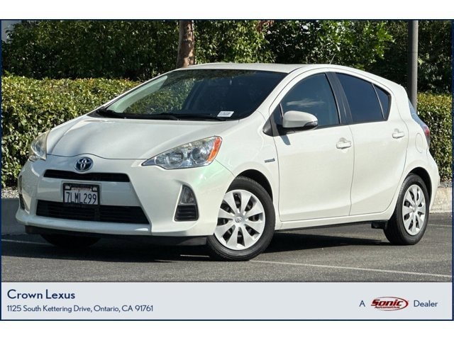 2014 Toyota Prius c Two's photo