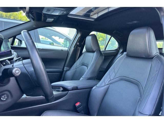 UX 300h Premium SUV