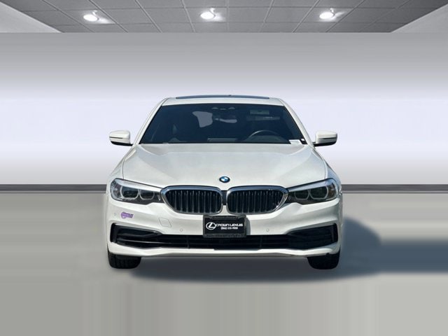 2019 BMW 530e iPerformance photo 5