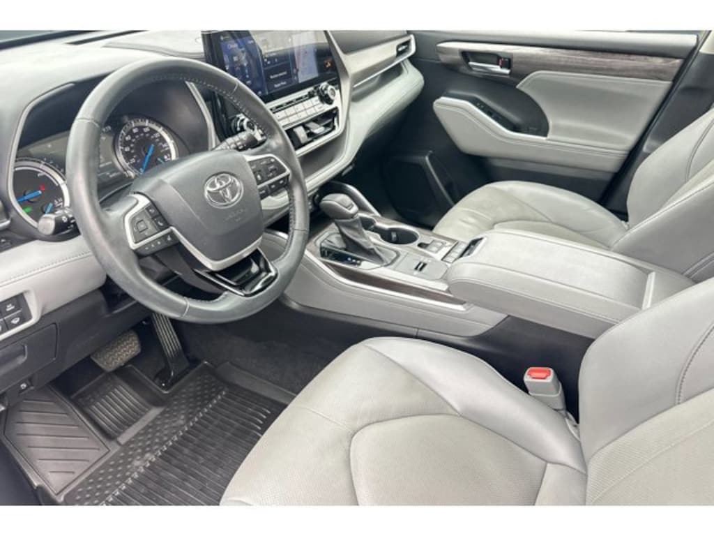 Used 2022 Toyota Highlander Hybrid Limited SUV