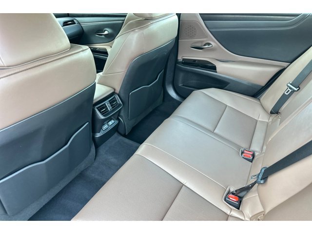 2025 Lexus ES Hybrid 300h - Photo 27