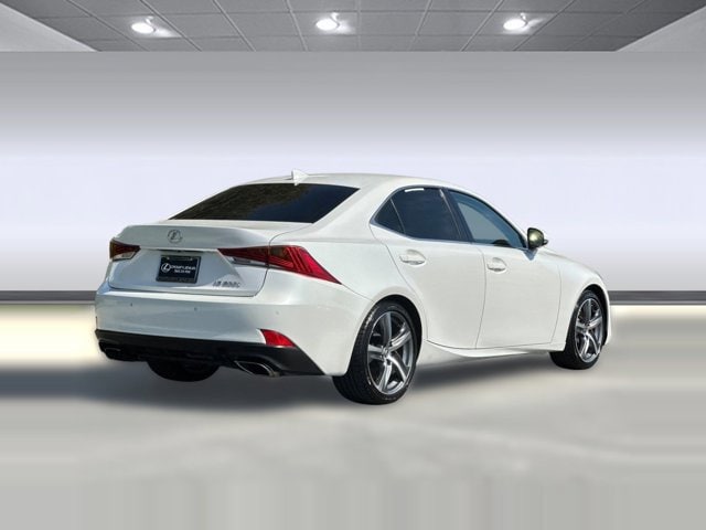 2017 LEXUS IS 200t photo 3