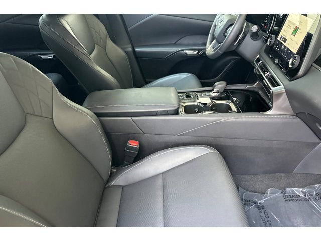 2025 Lexus RX 350 - Photo 31