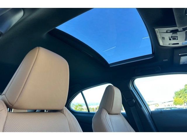 2025 Lexus UX 300h Premium - Photo 12