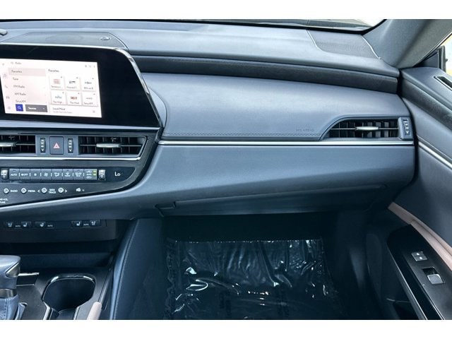 2025 Lexus ES Hybrid 300h - Photo 29