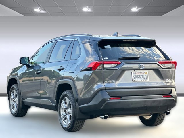 2022 Toyota RAV4 Hybrid XLE photo 3