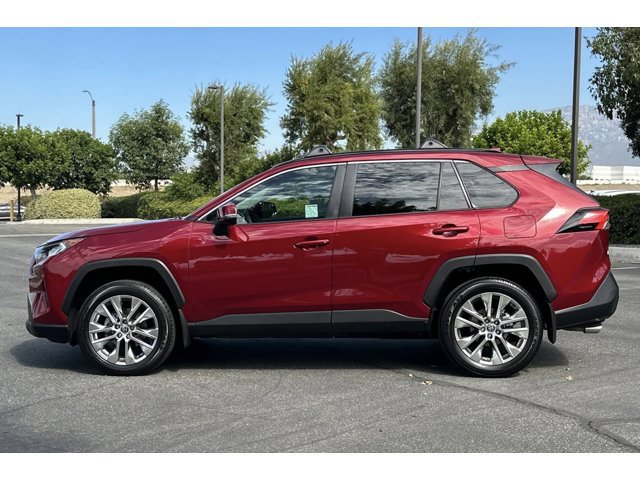 2021 Toyota RAV4 XLE Premium photo 3