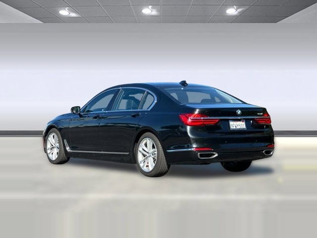 2019 BMW 750i photo 2