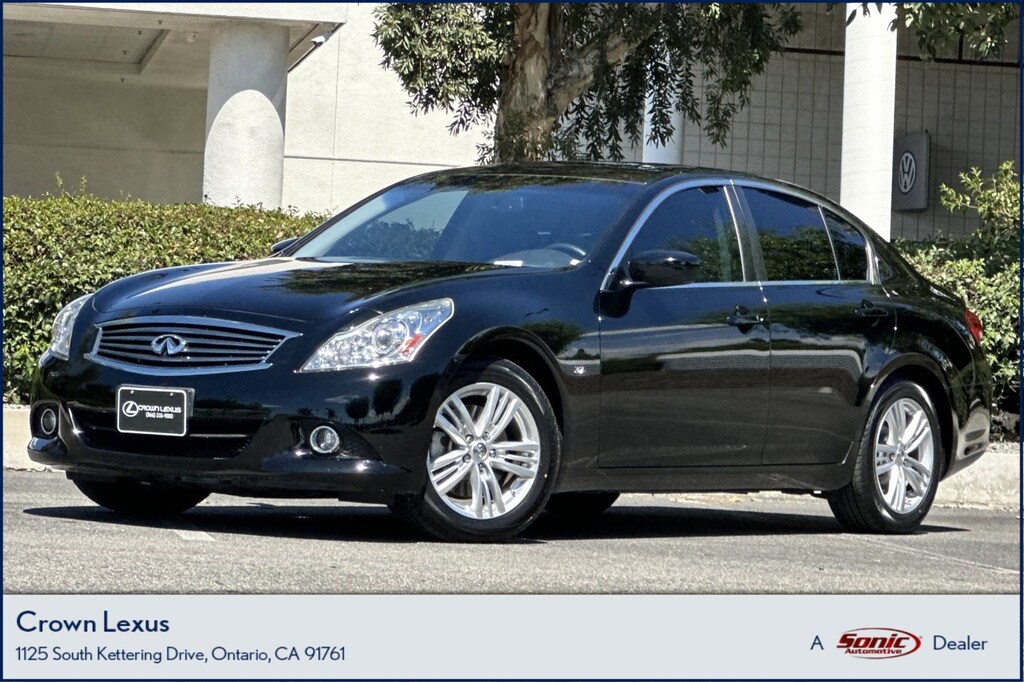 Used 2015 INFINITI Q40 with Moonroof Package Sedan