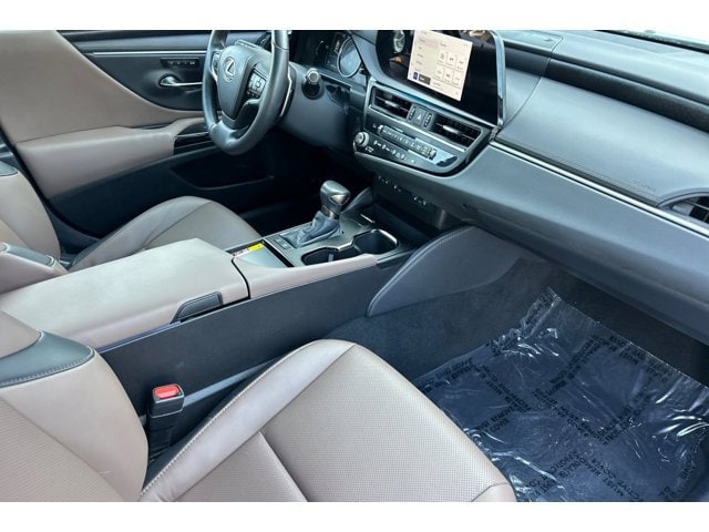 2025 Lexus ES Hybrid 300h - Photo 32