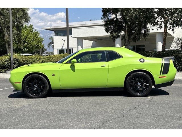 2015 Dodge Challenger R/T Scat Pack photo 2