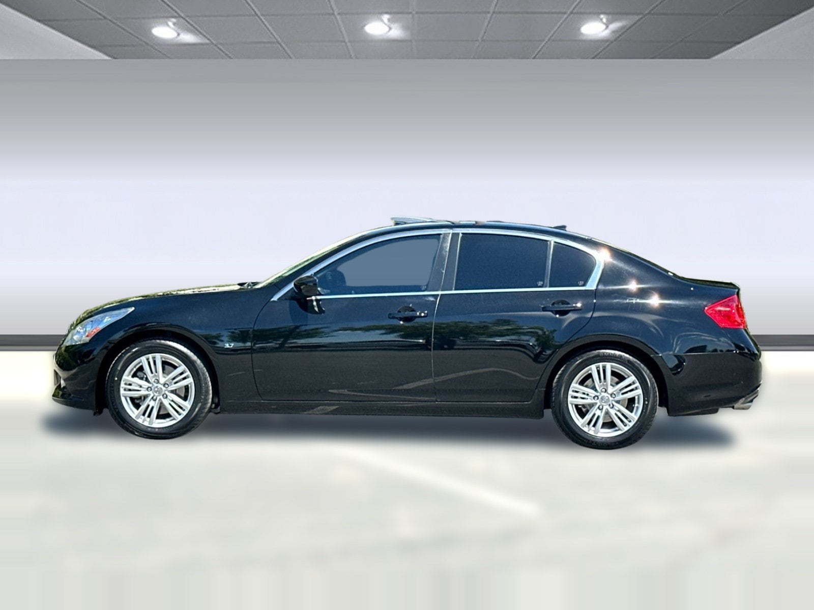 2015 INFINITI Q40 With Moonroof Package Sedan