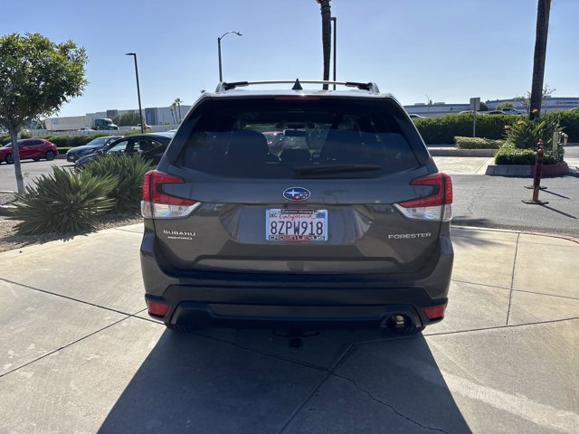 2021 Subaru Forester Premium photo 4