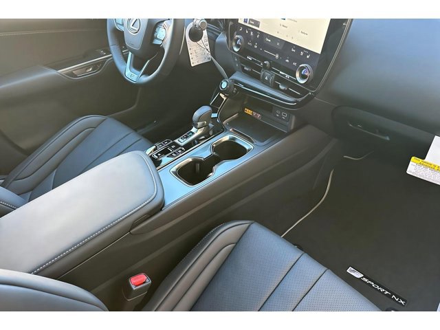 2026 Lexus NX PHEV 450h+ - Photo 27