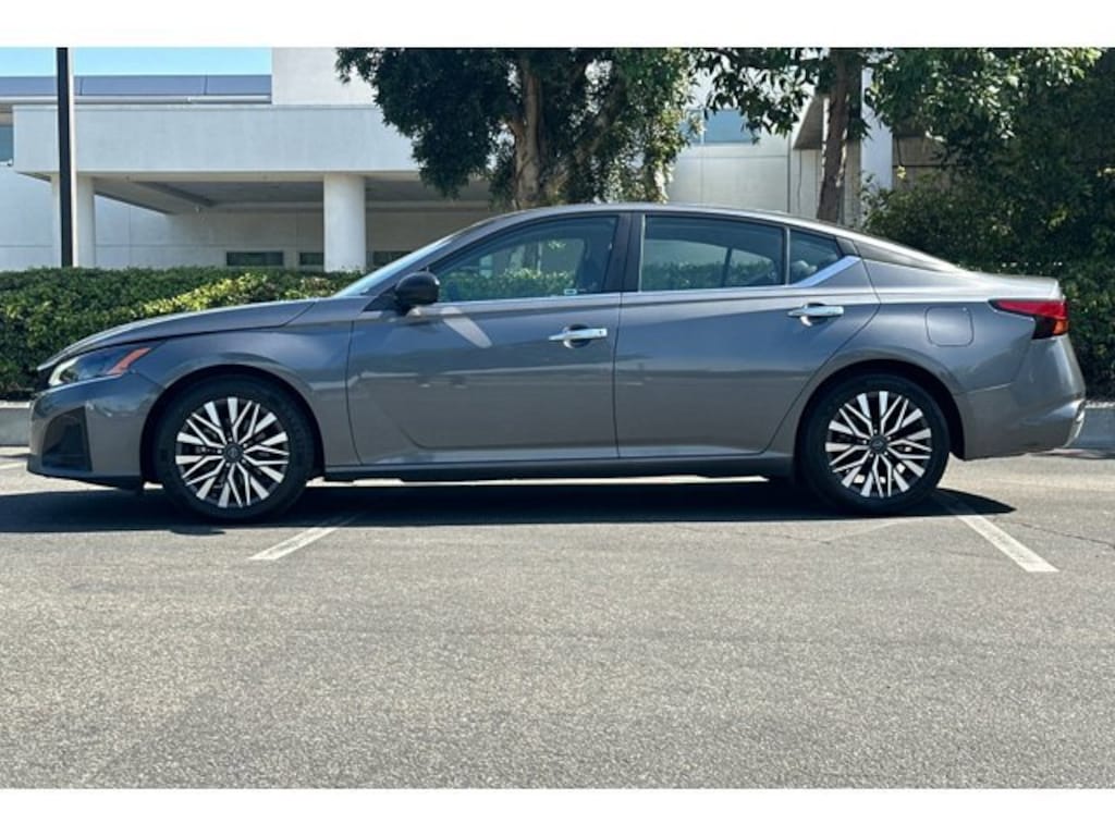 Used 2024 Nissan Altima 2.5 SV Sedan