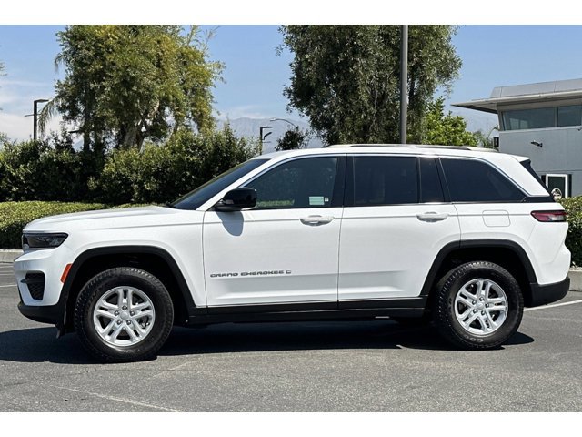 2024 Jeep Grand Cherokee Laredo photo 2