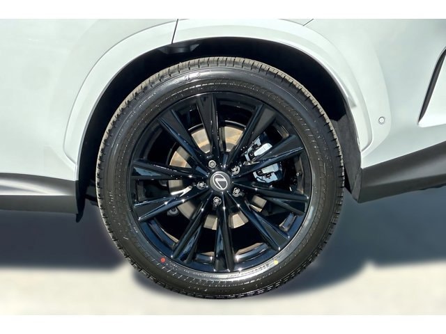 2026 Lexus NX PHEV 450h+ - Photo 11