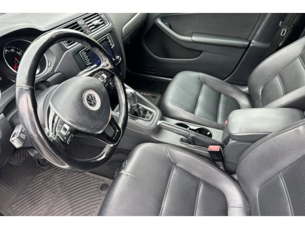 Used 2017 Volkswagen Jetta 1.4T SE Sedan