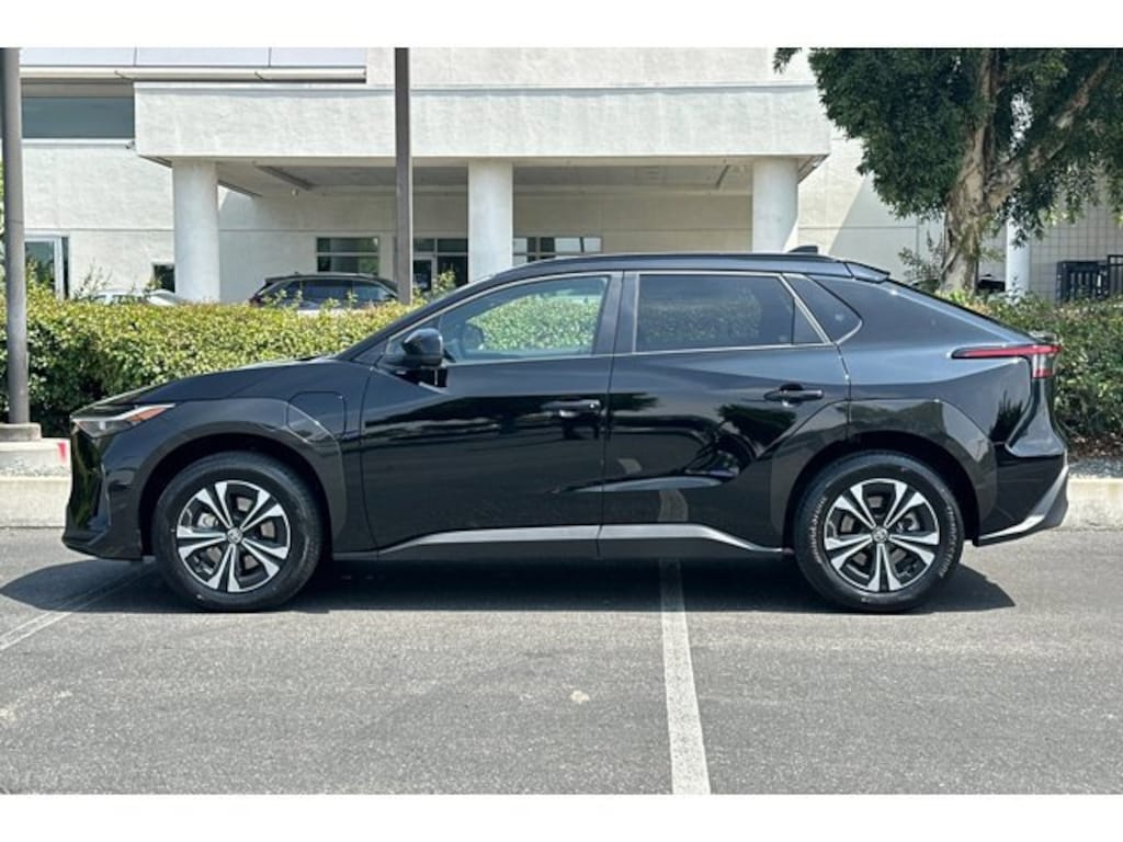 Used 2025 Toyota bZ4X XLE SUV