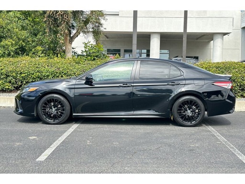 Used 2019 Toyota Camry SE Sedan