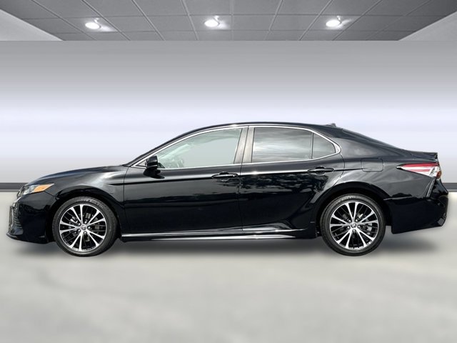 2020 Toyota Camry SE photo 2