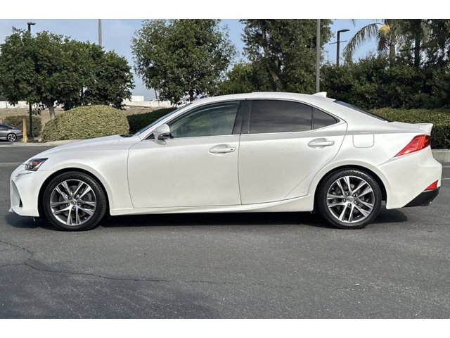 2019 Lexus IS 300 photo 2